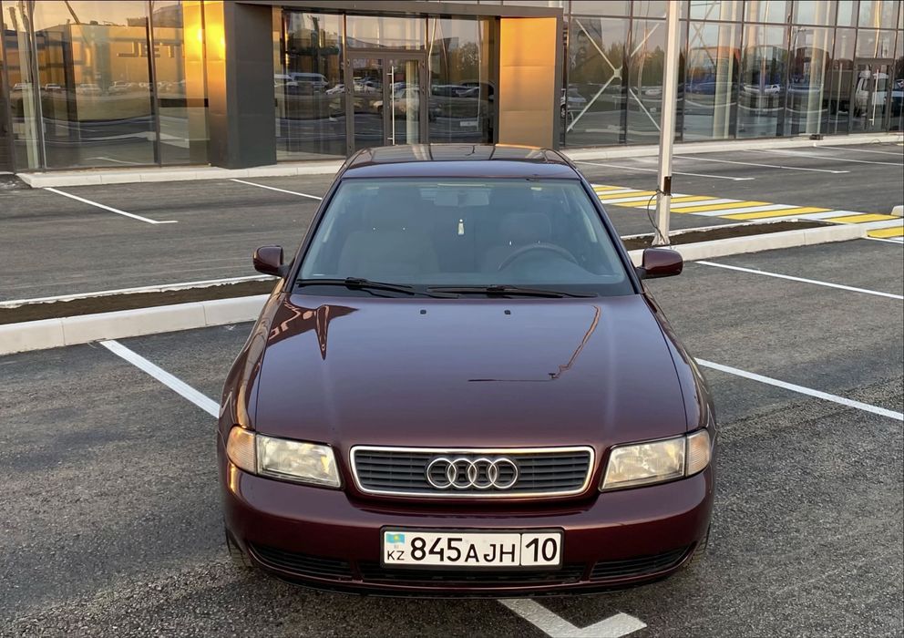 Audi A4, B5.