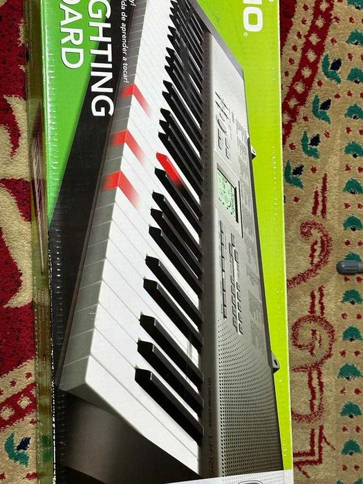 Продам синтезатор