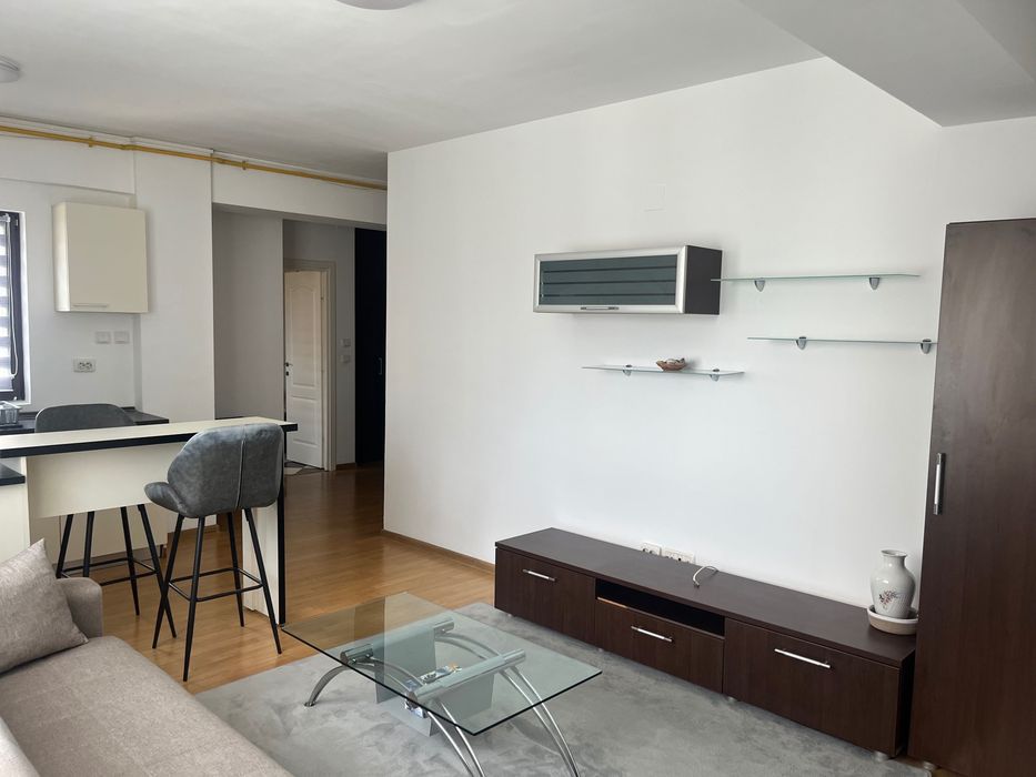 Închiriez apartament în Class Park