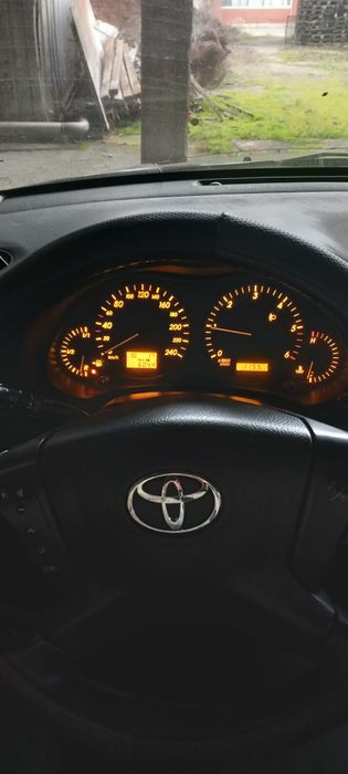 Vind Toyota Avensis diesel 2000cm an fabricație 2004