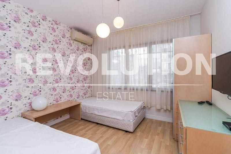 Дава се под наем Тристаен апартамент в Варна, Червен площад - 92 кв.м за 897.6 € - Снимка #4