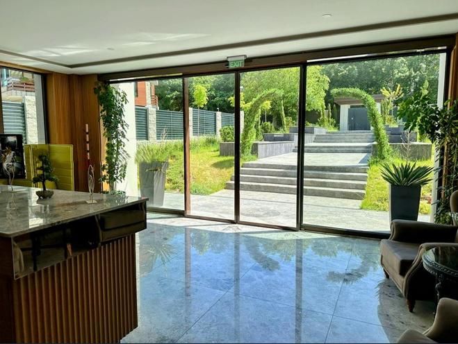 Дава се под наем Тристаен апартамент в София, Бояна - 130 кв.м за 1750 € - Снимка #2