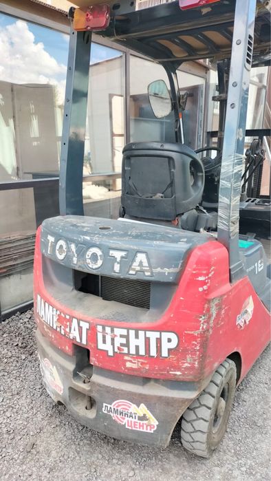 Вилочный погрузчик