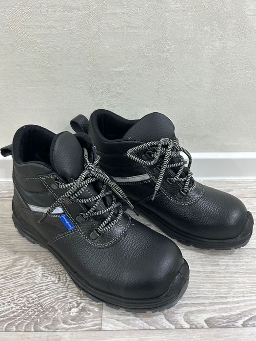 Продам спец обувь