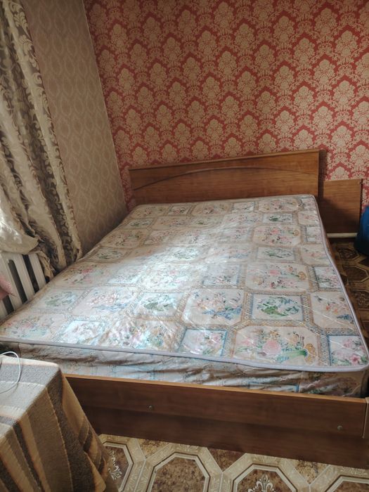 Продам диван вместе трюмо