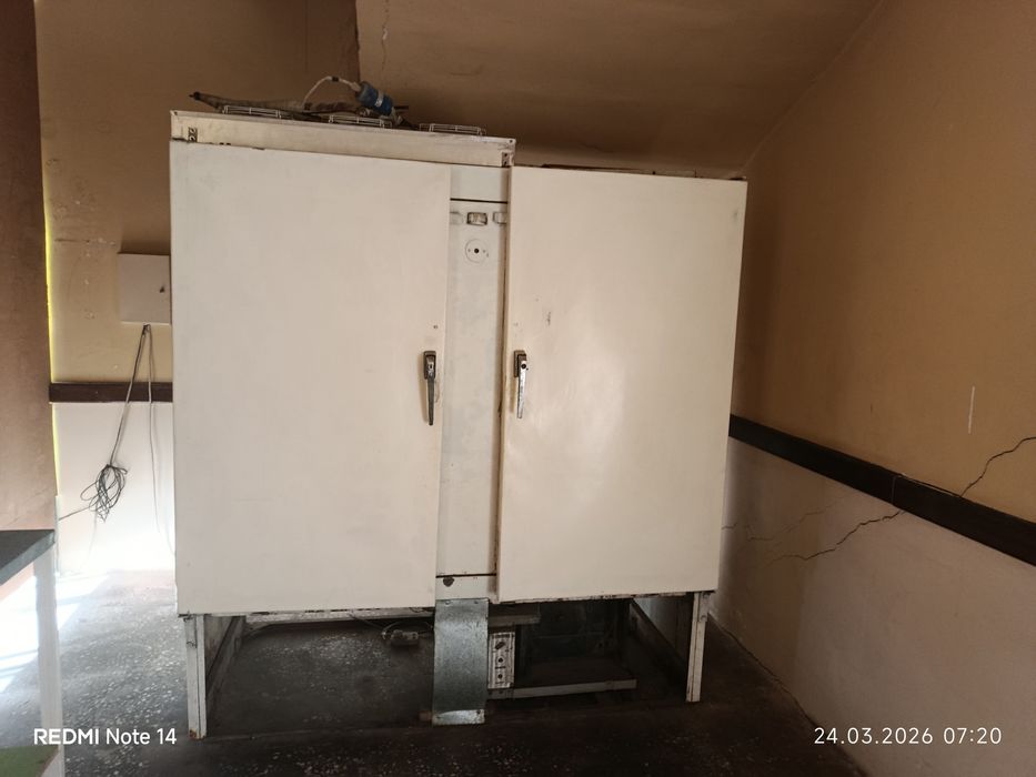 Xoladelnik ikki eshikli