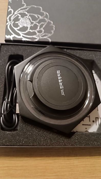 безжично Qi зарядно устройство. Корейско, седеф инкрустирано