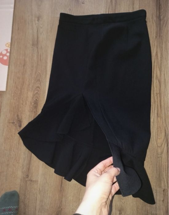 Fusta Noua, doar spalata, marime S cu crapatura