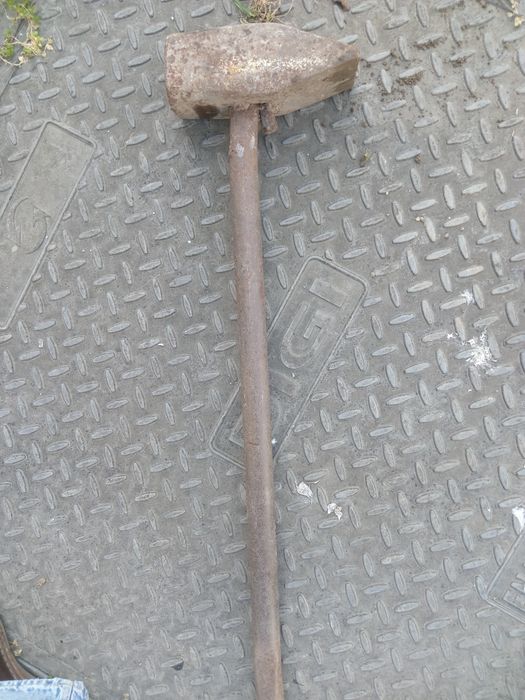 vând ciocan (baros) de 10 kg