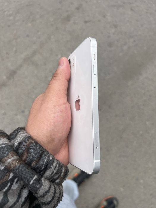 Айфон 12 срочно продам, состояние идеальное