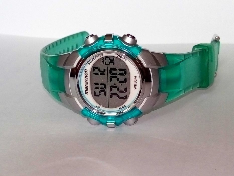 Часы цифровые женские.