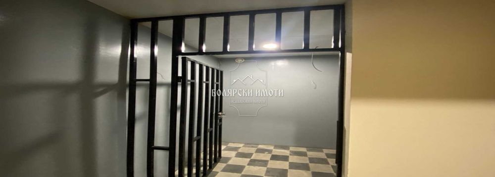 Дава се под наем Офис в Велико Търново, Център - 550 кв.м за 3500 € - Снимка #7