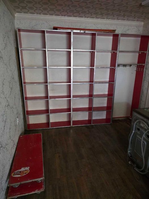 Срочно продам мебель для магазина б/у
