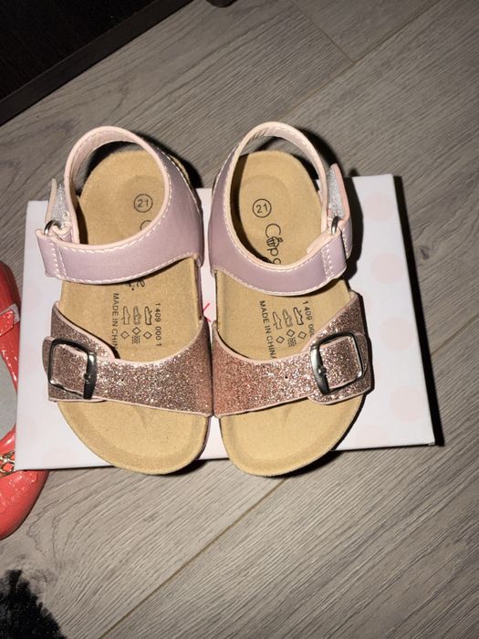 Sandalute fetita noi