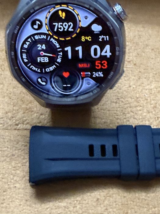 HUAWEI WATCH GT 6 Pro Brown Woven+ curea black fluoroelastomer.