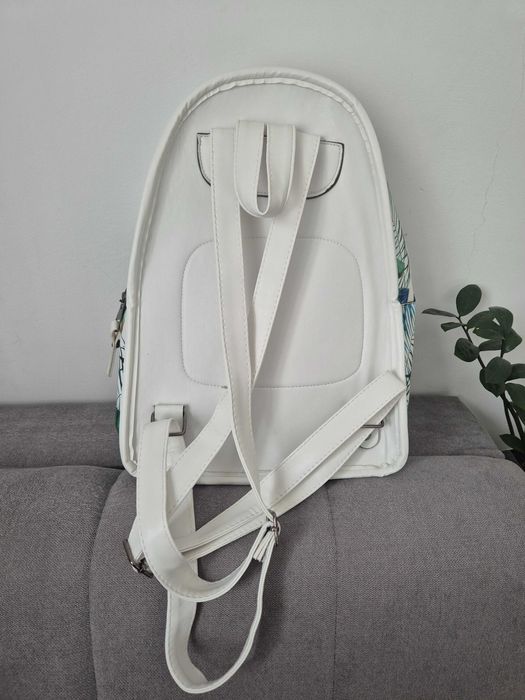 Дамска раница в бяло & дамска чанта London Fog в черно и златисто