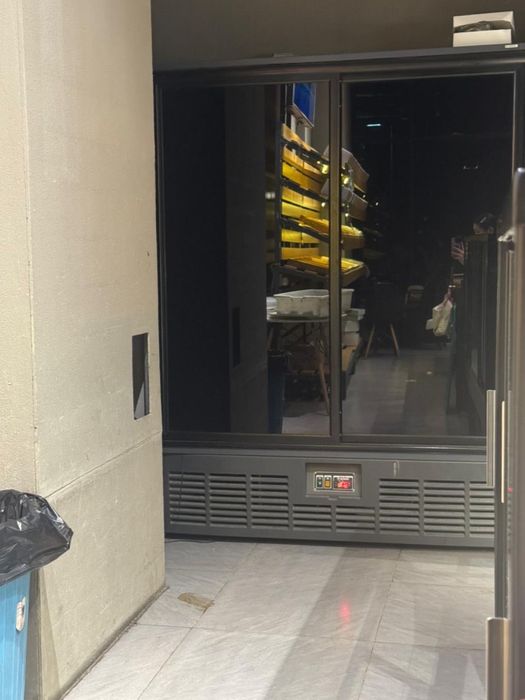 Продам виртриный холодильный шкаф