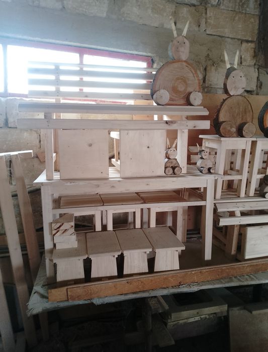 Vând scaunele,tamburele ,lemn masiv