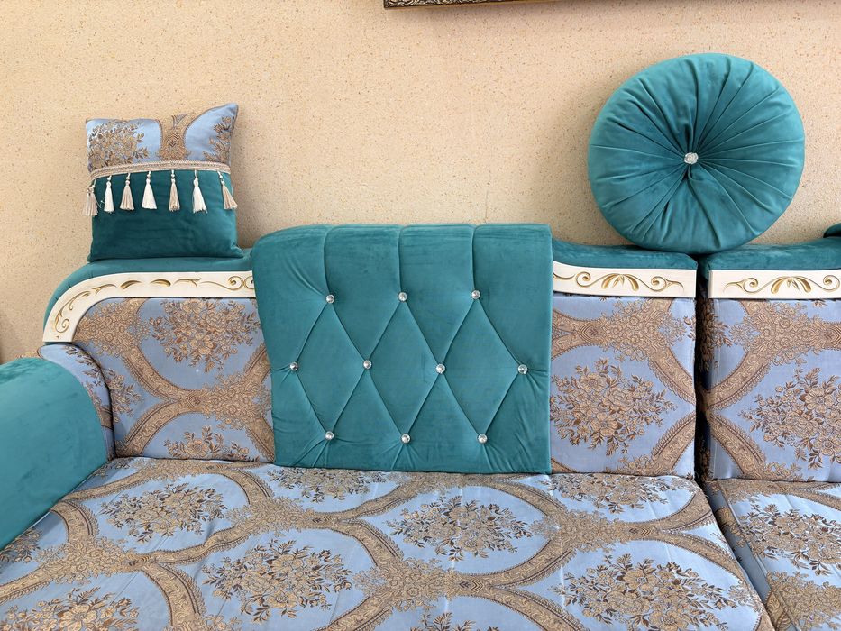 Продам диван с подушками