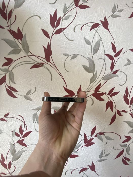 Айфон 12 про.