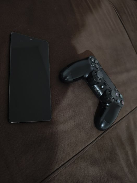 Мощны Samsung s10 lite  и джойстик от PS4