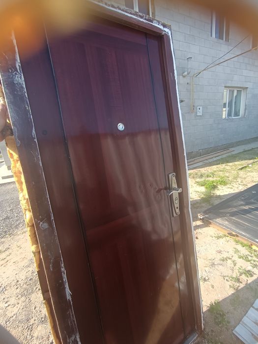 Продам входную дверь