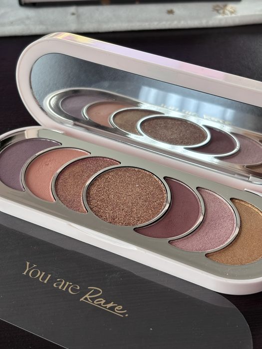 Rare Beauty   Discovery eyeshadow palette
