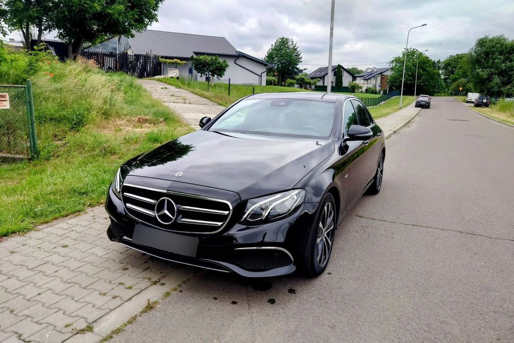 Mercedes-Benz E Vind Mercedes E200, 220 CP.