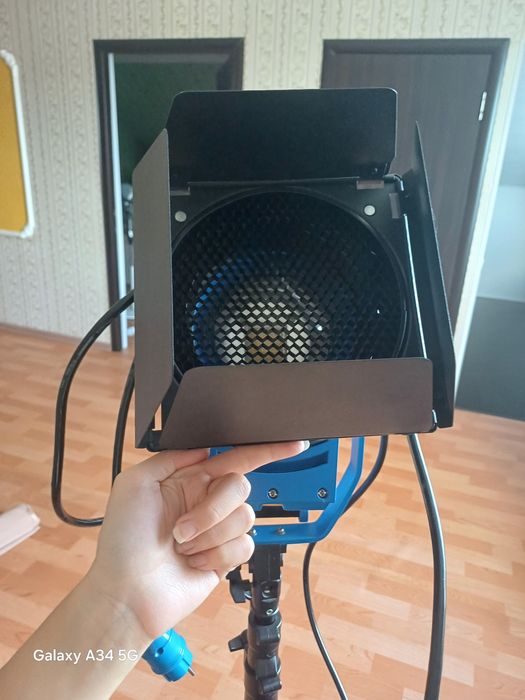 Студийный осветительный стенд