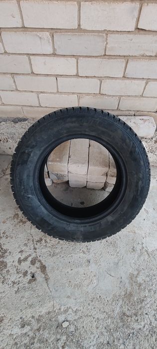 Продам зимние шины 215 65 R16