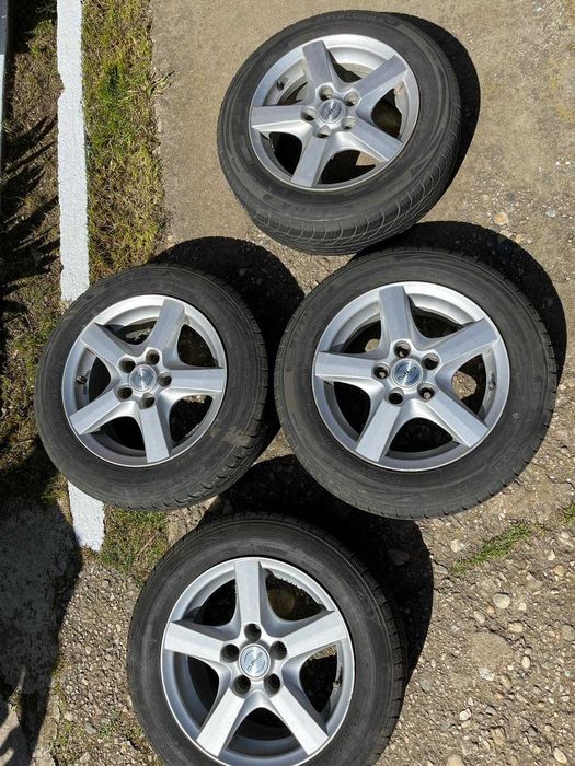 Vând roți ( jante R15 + cauciucuri, 5 prezoane )