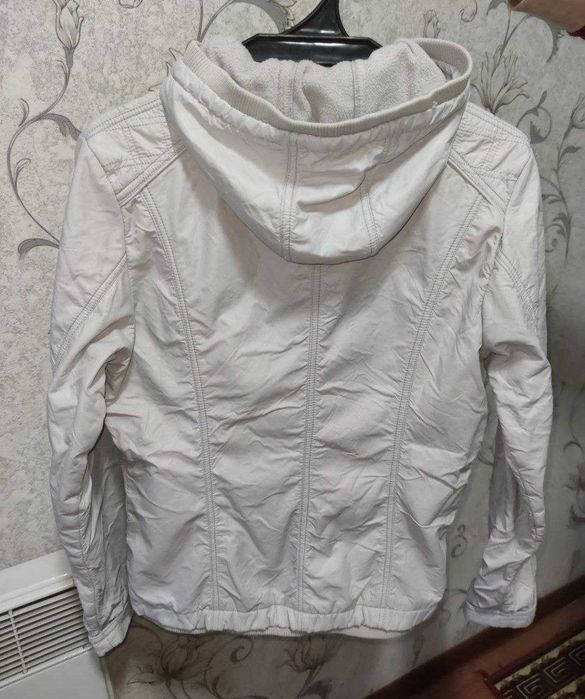 Продаются куртки женские