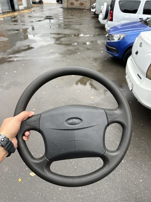 Продам руль от приоры 1