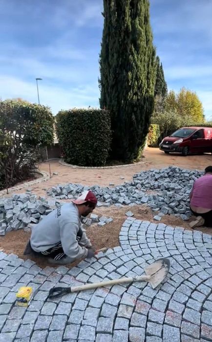 Piatră cubică nouă – livrare rapidă + montaj oriunde în România