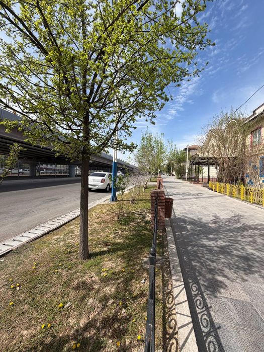 Срочно продается дом под нежилой
Участок 8.16 соток  
Яккасарайский ра