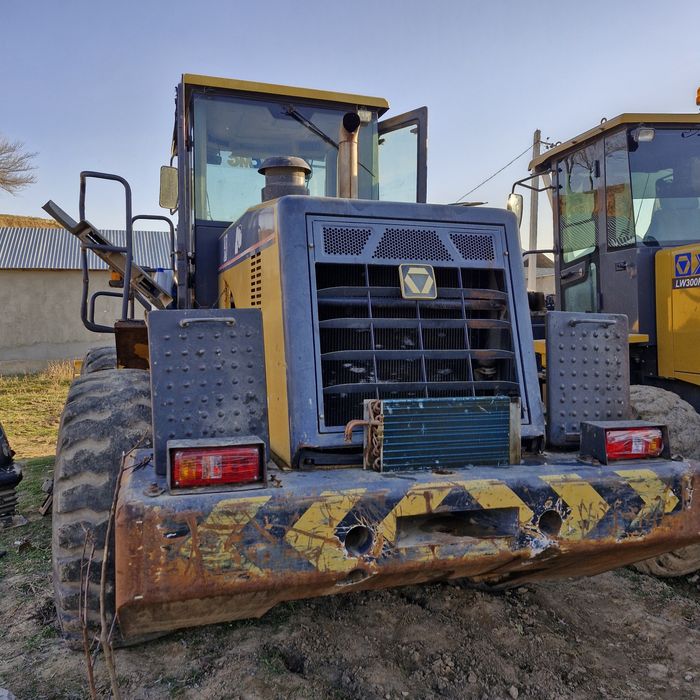 Погрузчик фронтальный