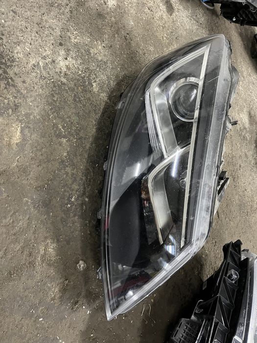 Фар Seat Alhambra Xenon