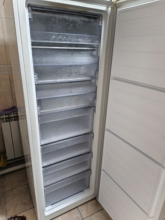Продам морозильник Beko 266 литров
