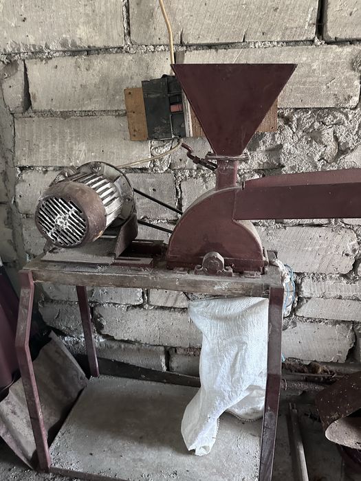 Moara cu ciocanele pentru cereale