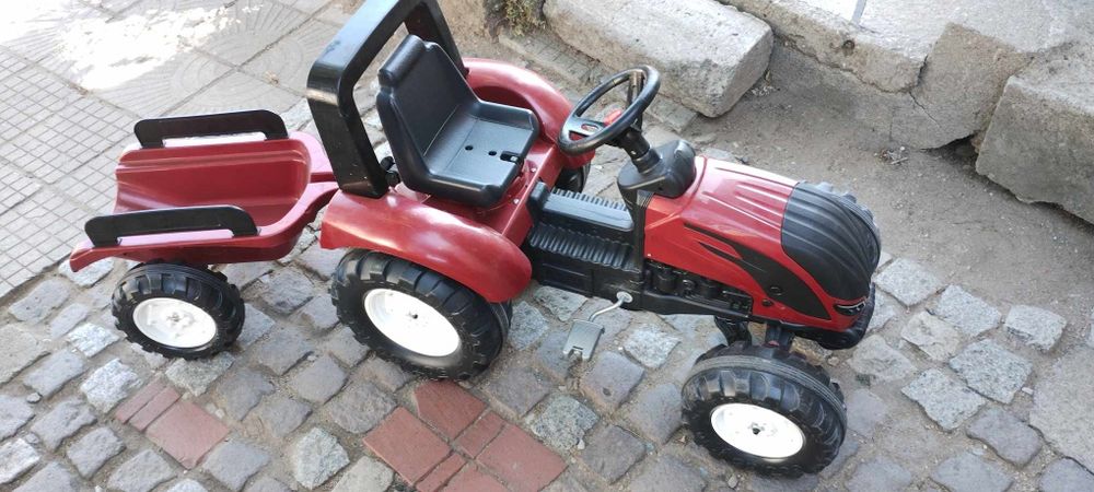 Трактор с ремарке