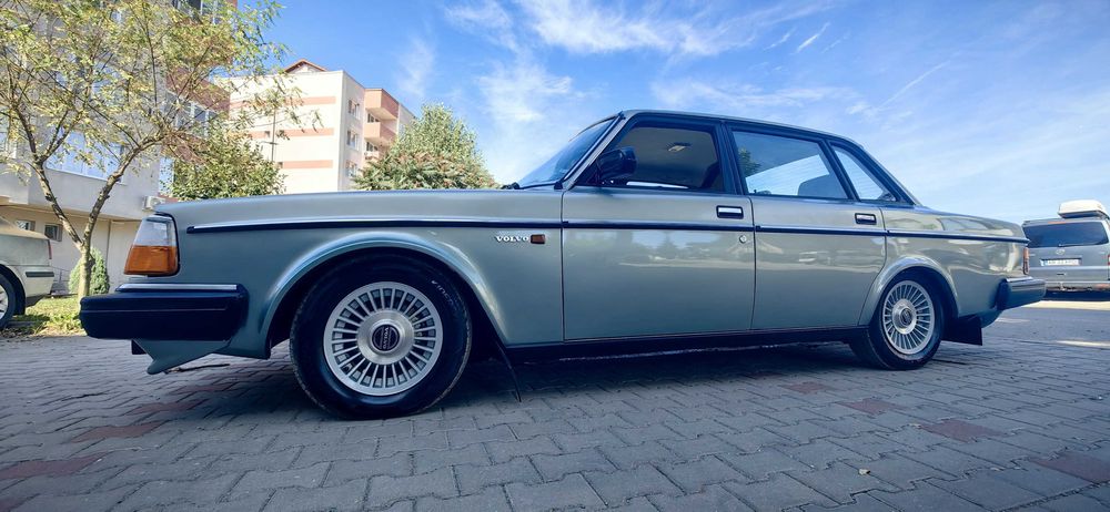 Volvo 240 gle retromobil