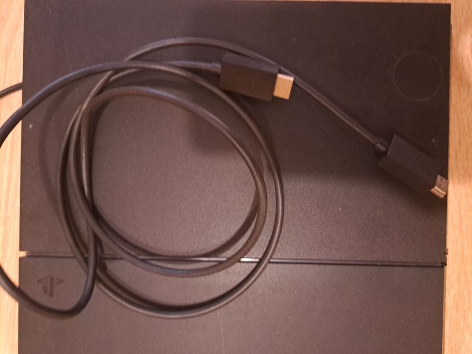 Продавам Sony PS4