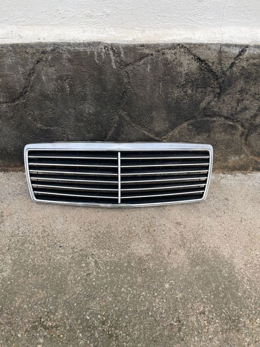 Мерседес 140 решётка. тогр есть.