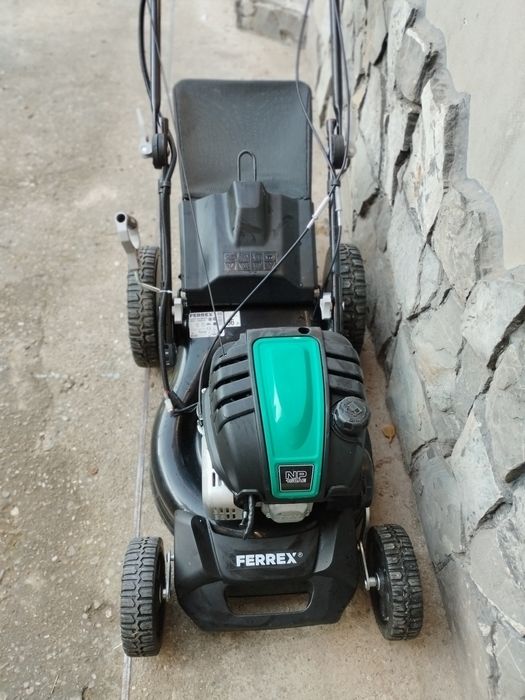 Mașina de tuns iarba