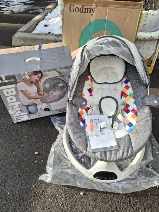 Продам срочно ! Качалку детскую новую ,матрасик новый в пакете ,кингур