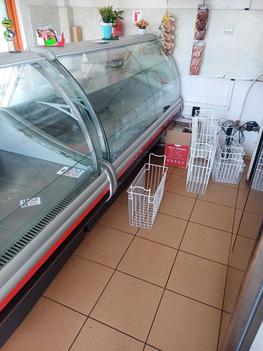 Хоризонтални  хладилни витрини 2 бр.