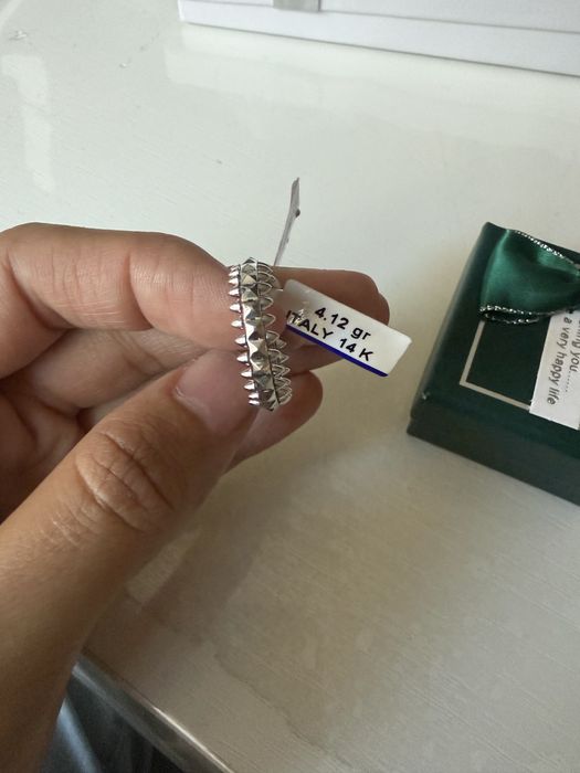 Продам кольцо белое золото