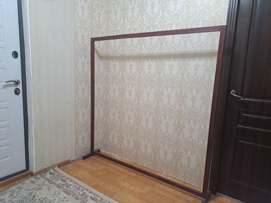 Продам вешалку напольную