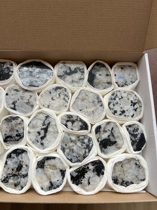 Кутия лунен камък