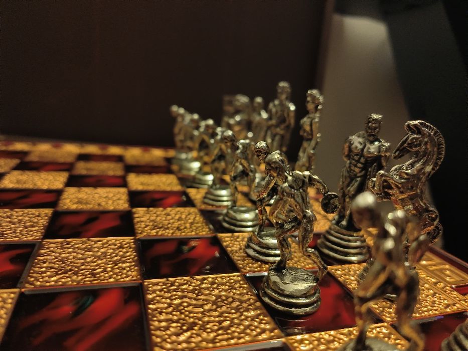 Joc șah model deosebit cu piese metalice